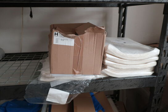 2 reoler inkl. indhold (hhv. 61x196 og 39x183cm)