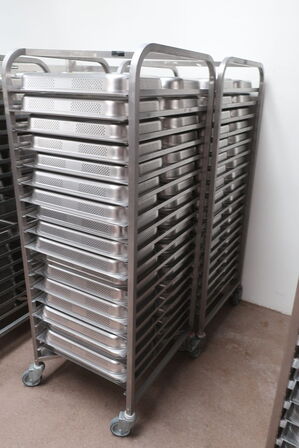 2 stk. HUPFER stikvogne inkl. 72 stk. gastrobakker