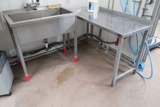 Arbejdsstation m. vask og bord. Hhv. 60x100x96 & 60x150x88cm