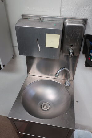 Vaske/skyllestation i rustfri stål