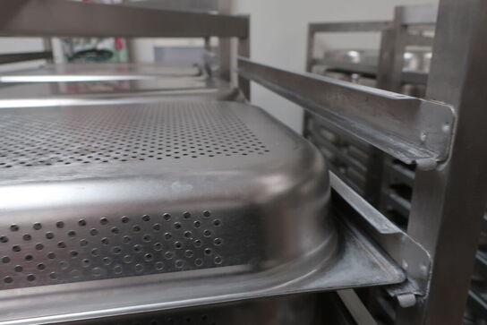 2 stk. HUPFER stikvogne inkl. 68 stk. gastrobakker