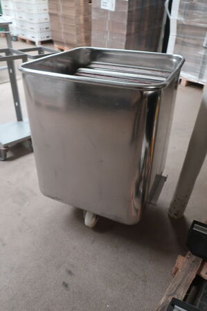 Rustfri kar på hjul