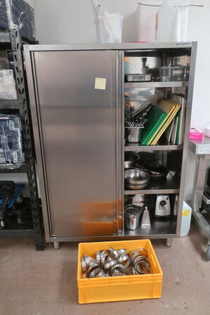 Skab i rustfri stål 60x120x174 cm inkl. indhold