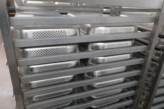 2 stk. HUPFER stikvogne inkl. 68 stk. gastrobakker