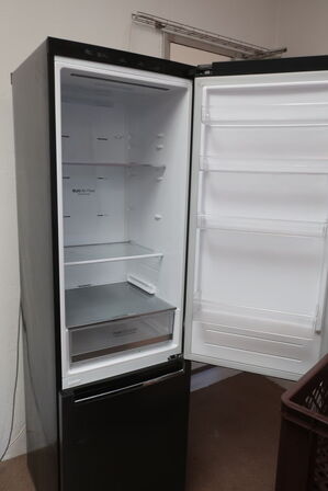 Køle/fryseskab LG GBB72MCEFN 384L samlet