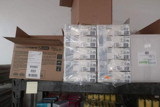 2 reoler inkl. indhold (hhv. 61x196 og 39x183cm)