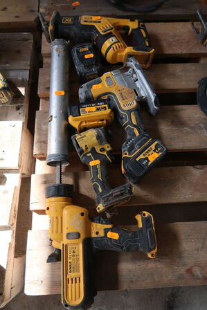 4 stk. Akku-værktøj DEWALT 