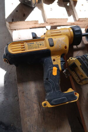 4 stk. Akku-værktøj DEWALT 