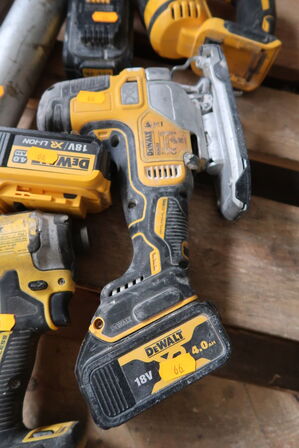 4 stk. Akku-værktøj DEWALT 