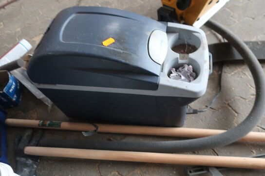 4 stk. MAKITA 18V batteri + lader, samt div. (se billeder)