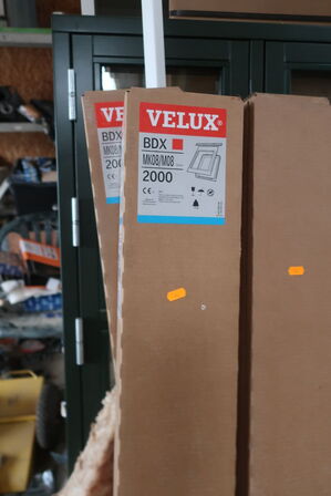 4 stk. indfatning til VELUX ovenlysvinduer, pladehund m.v.