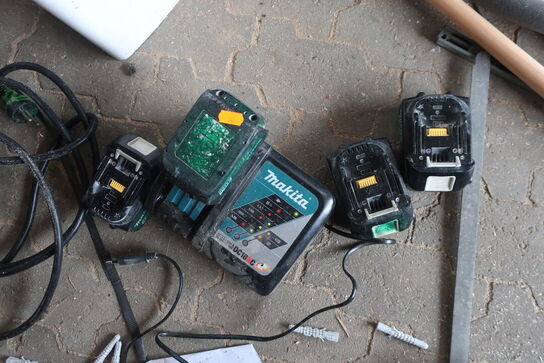 4 stk. MAKITA 18V batteri + lader, samt div. (se billeder)