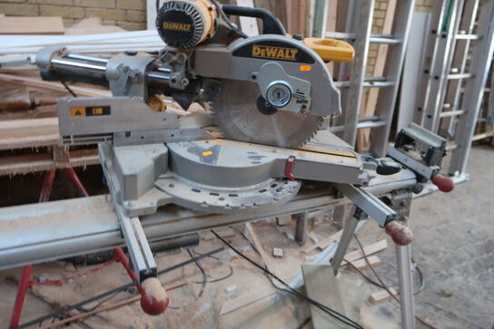 Kapgeringsav DEWALT DWS780 inkl. bord