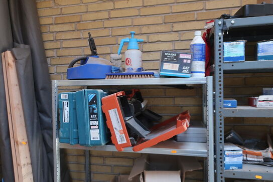 3 stk. reoler inkl. indhold