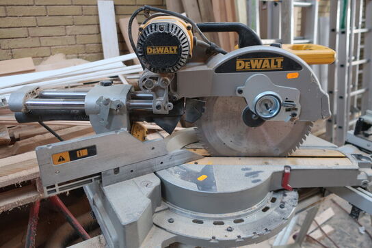 Kapgeringsav DEWALT DWS780 inkl. bord