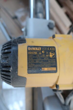 Kapgeringsav DEWALT DWS780 inkl. bord