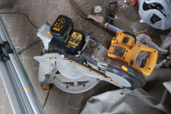 Kapsav DEWALT 24V akku DW017 inkl. buk, batteri & lader