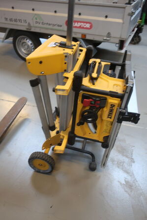 Bordrundsav DEWALT DWE7485 -QS med stativ