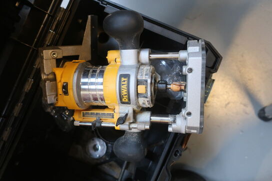 Overfræser DEWALT DCW600