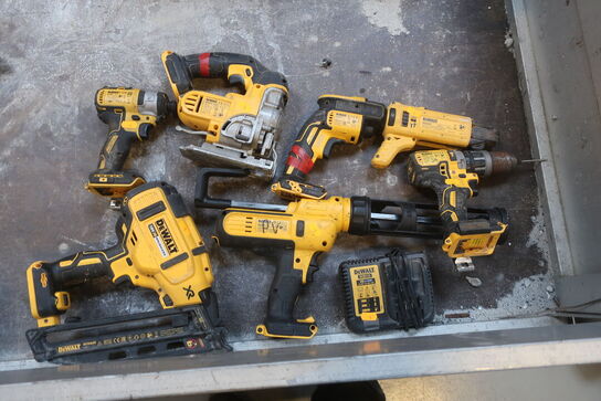 6 stk. akku håndværktøj DEWALT og lader