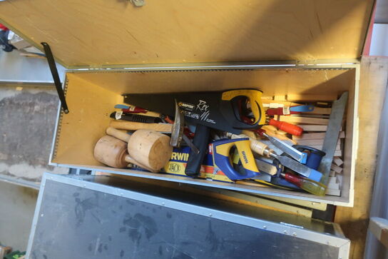 5 stk. kasser med indhold