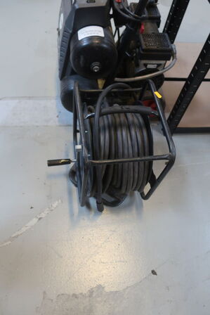 Kompresser TJEP 17/15-2 og slangeopruller