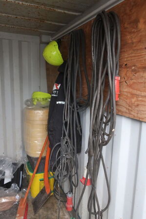 Ledninger, skruer, søm m.m.