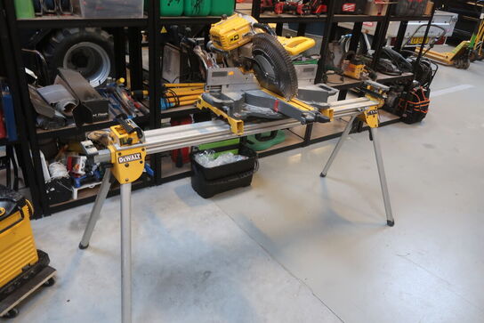 Kap/ geringssav DEWALT DHS780 med arbejdsbord