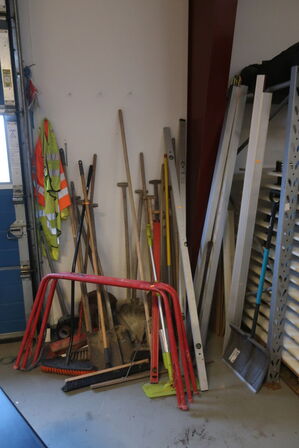 Haveredskaber, bukke og vaterpaser 