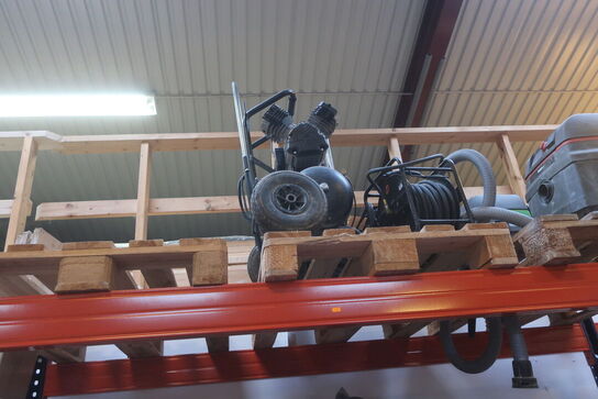 2 stk. kompresser og 2 stk. slangeopruller 