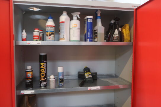 2 stk. skabe med indhold