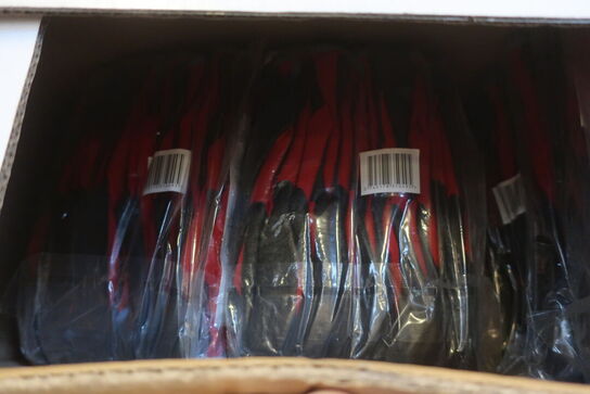 Handsker, plastikplader, bånd m.m.