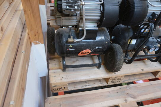 2 stk. kompresser og 2 stk. slangeopruller 