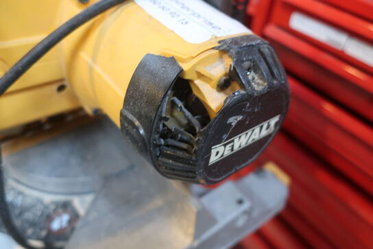 Kap/ geringssav DEWALT DWS777 -QS med arbejdsbord