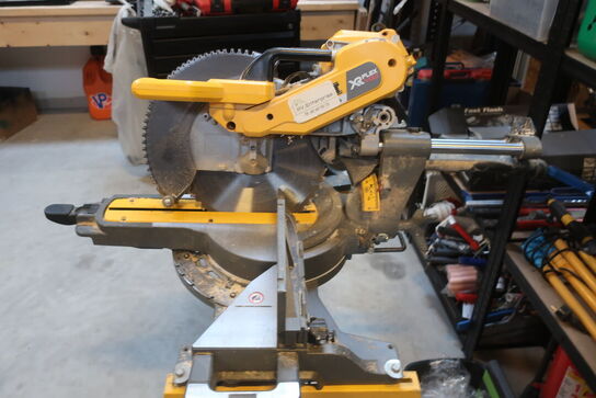 Kap/ geringssav DEWALT DHS780 med arbejdsbord