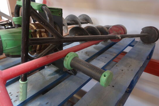 Pælebor 1 med motor, 2 med håndkraft