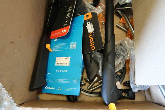 Kasse med div. Cykeludstyr