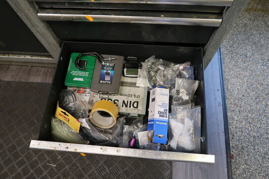 Div. Reservedele og værktøj i skuffer