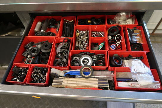 Div. Reservedele og værktøj i skuffer