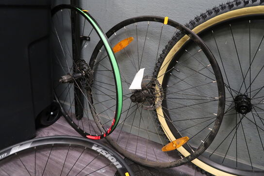 3 stk. fælge samt dæk