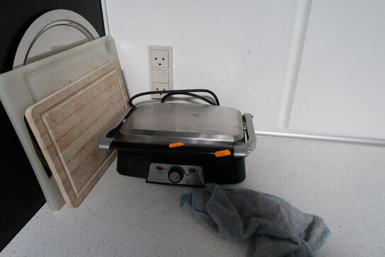 Mikrobølgeovn, bordgrill samt div. Køkkenservice