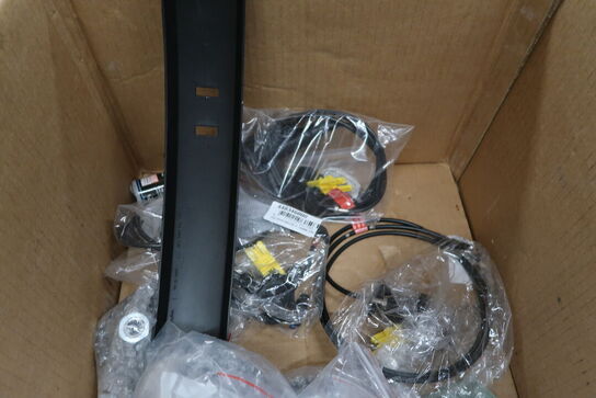 Kasse med div. cykeludstyr