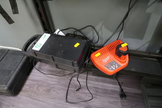 2 stk. ladere og batteri MILWAUKEE/DEWALT