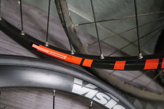 3 stk. fælge samt dæk