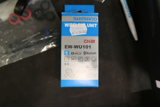 Skuffe med div. Reservedele bl.a. wireless unit Di2 EW-WU101
