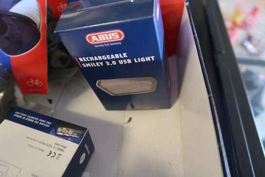 Kasse med div. Cykeludstyr