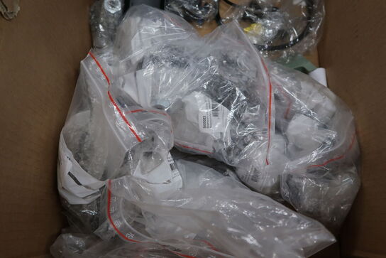 Kasse med div. cykeludstyr