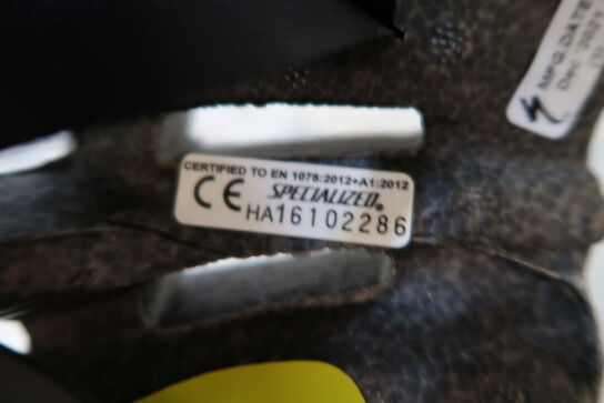 Cykelhjelm SPECIALIZED Propero 3 str: M