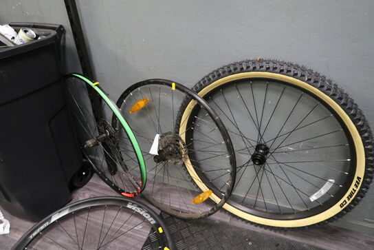 3 stk. fælge samt dæk