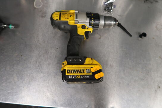 Akku bore/skruemaskine DEWALT med batteri